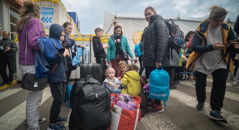 В настоящее время почти 5,7 миллиона украинцев имеют статус беженца, а около 3,7 миллиона являются внутренне перемещенными лицами.